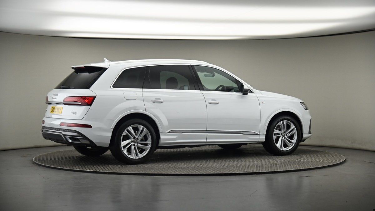 More views of Audi Q7