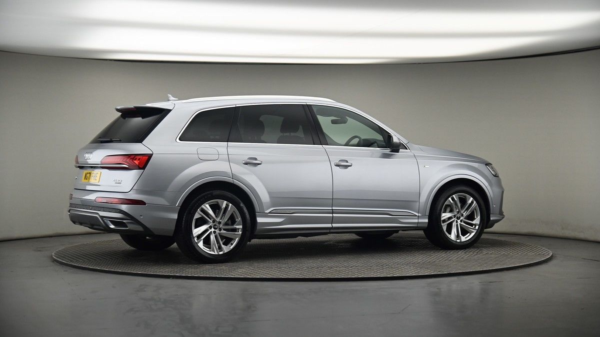 More views of Audi Q7