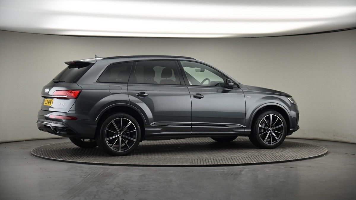 More views of Audi Q7