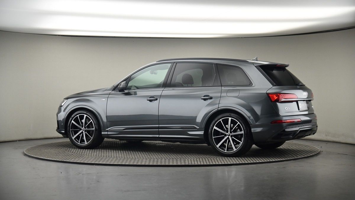 More views of Audi Q7