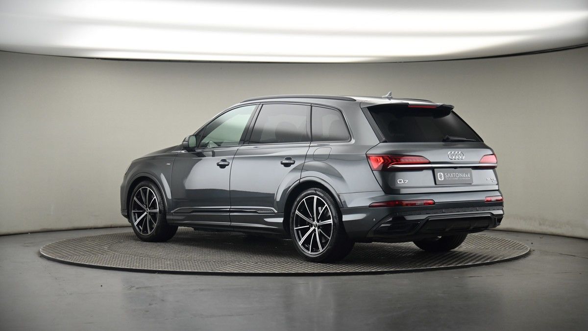 More views of Audi Q7