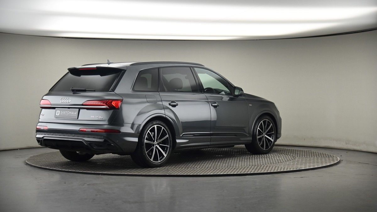 More views of Audi Q7