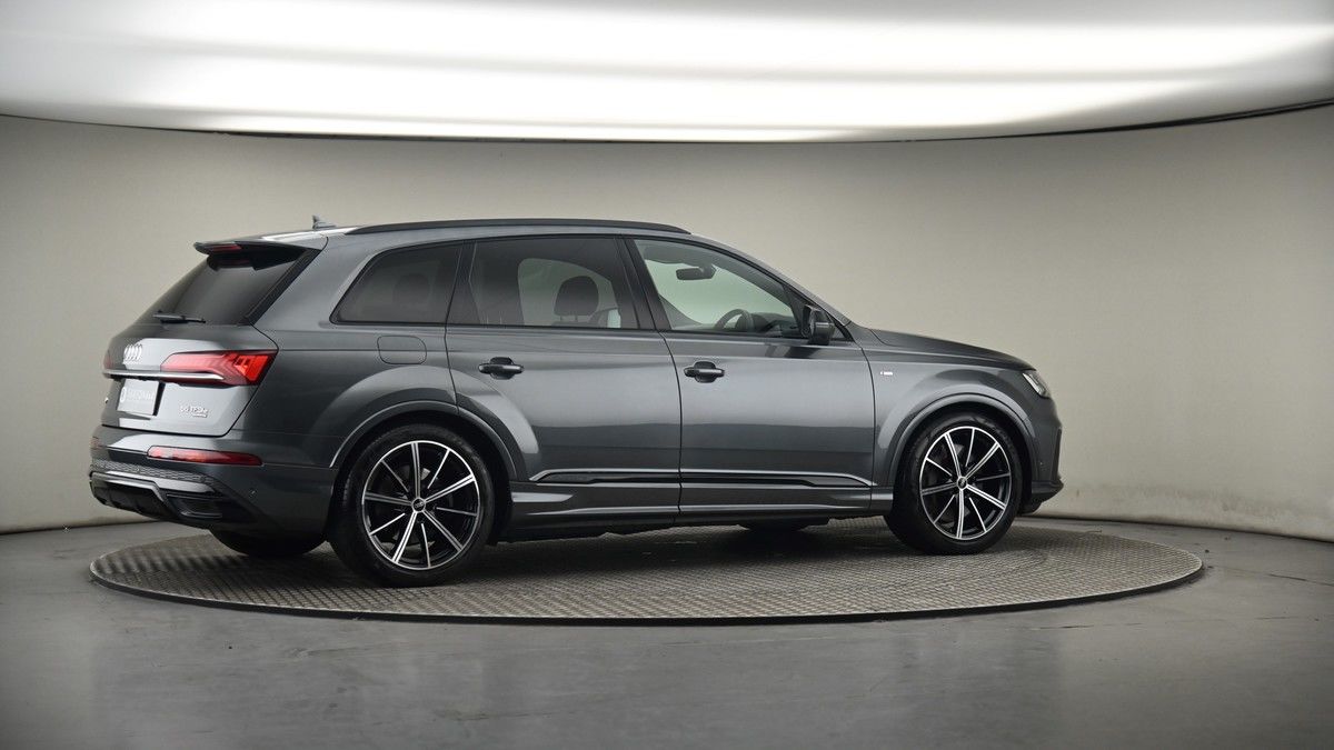 More views of Audi Q7