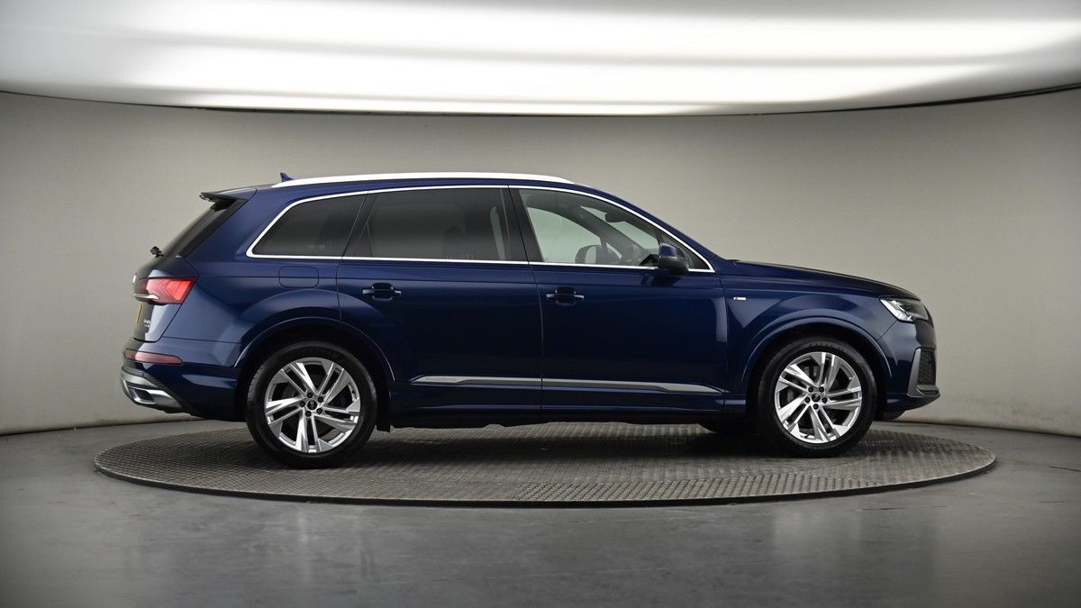 More views of Audi Q7