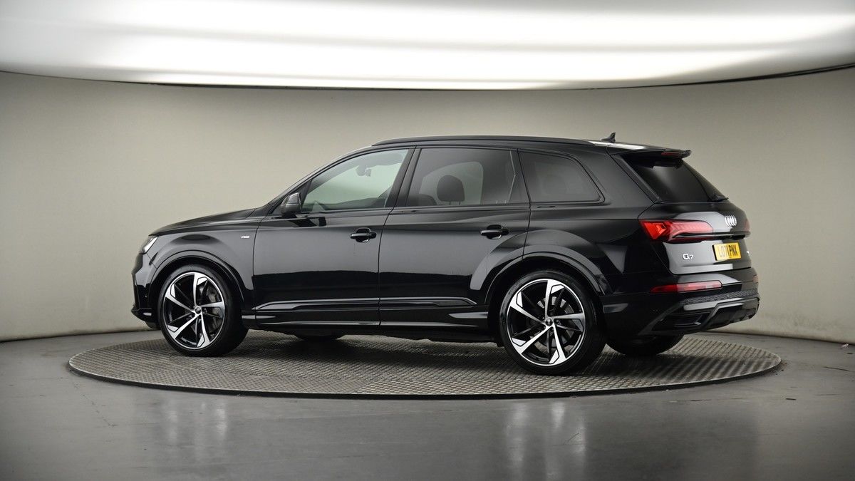 More views of Audi Q7