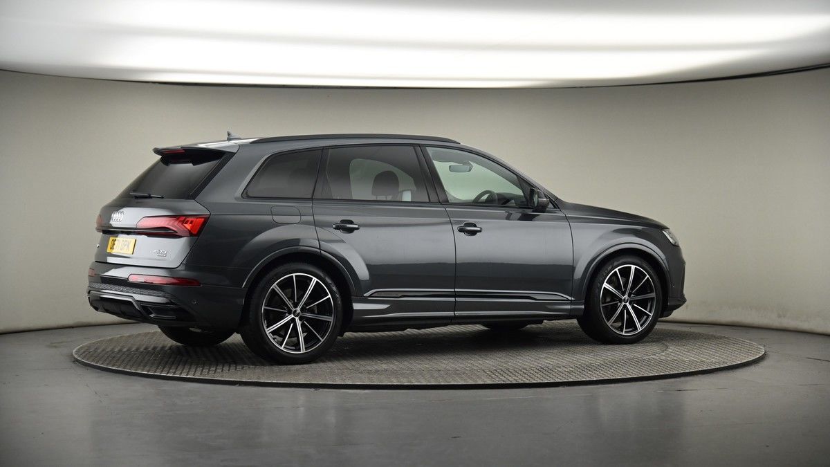 More views of Audi Q7