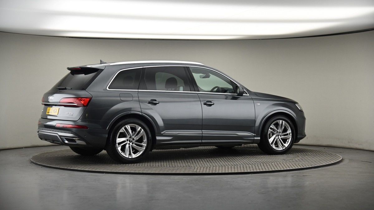 More views of Audi Q7