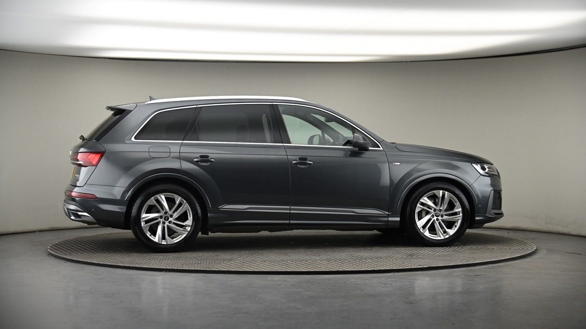 More views of Audi Q7