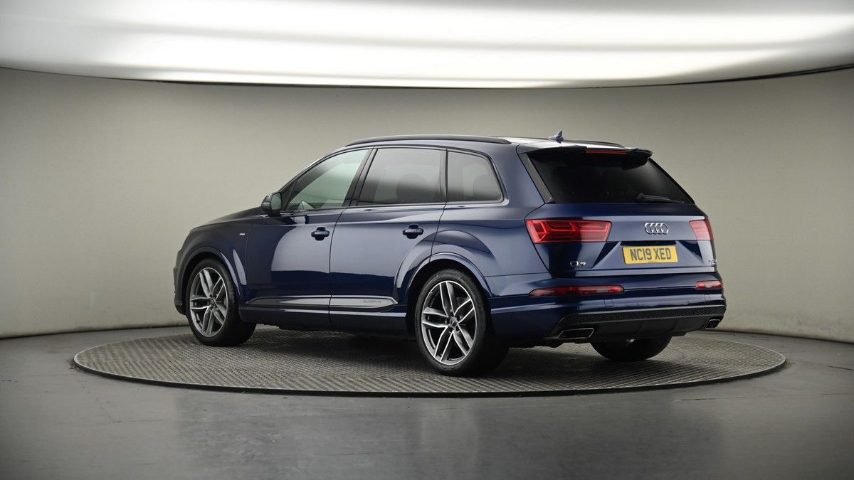 More views of Audi Q7