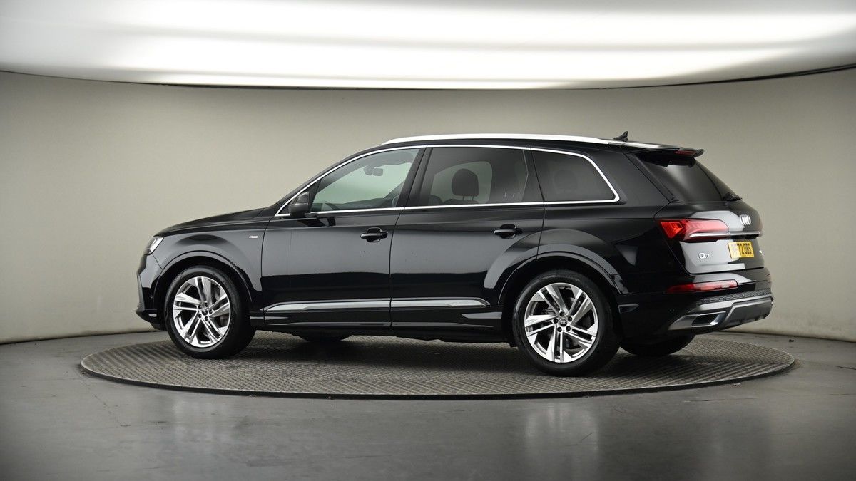 More views of Audi Q7