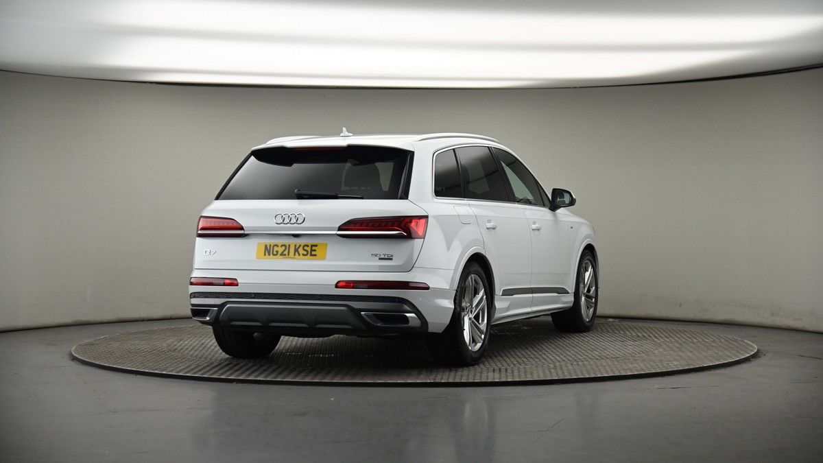 More views of Audi Q7