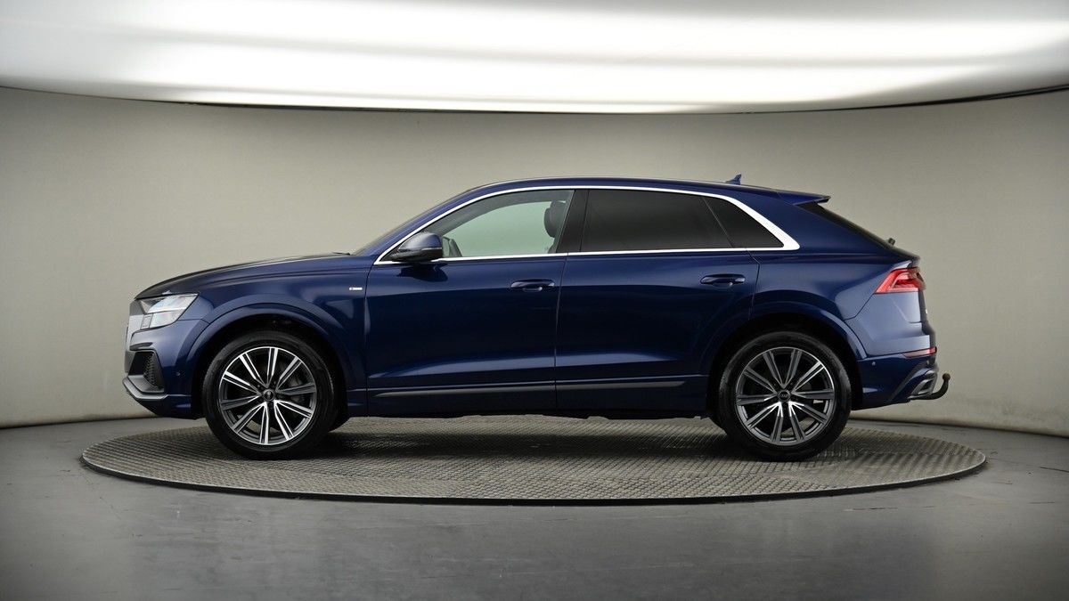 Audi Q8 Image 16