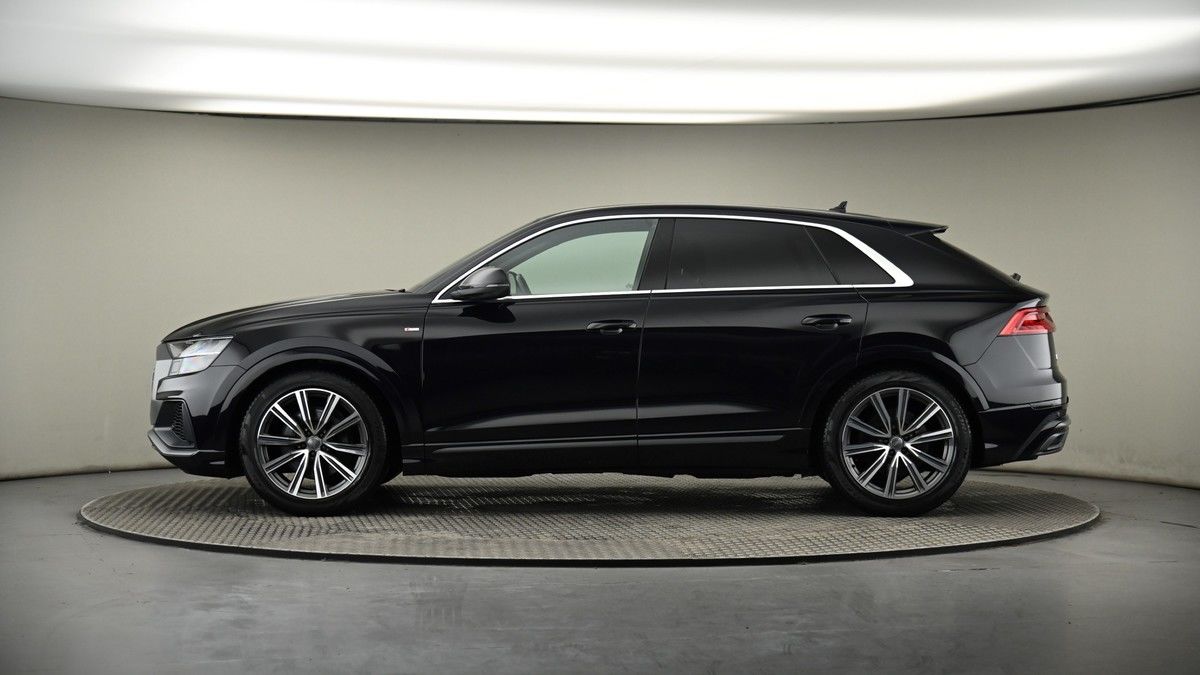 Audi Q8 Image 19