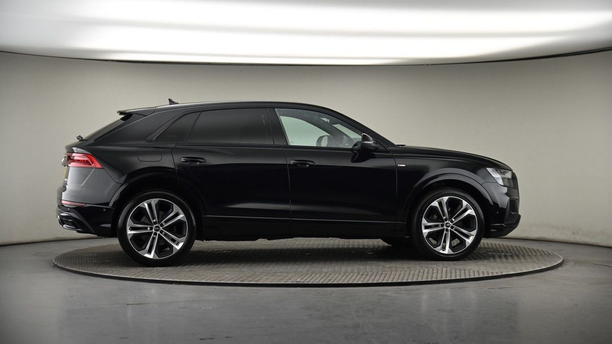 More views of Audi Q8