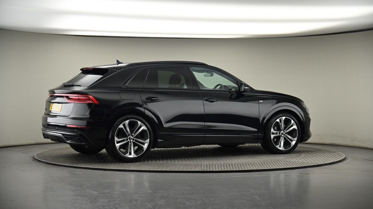 More views of Audi Q8