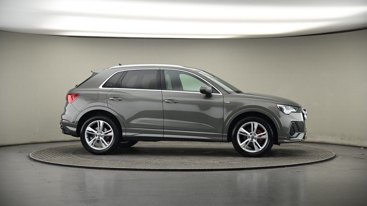 More views of Audi Q3