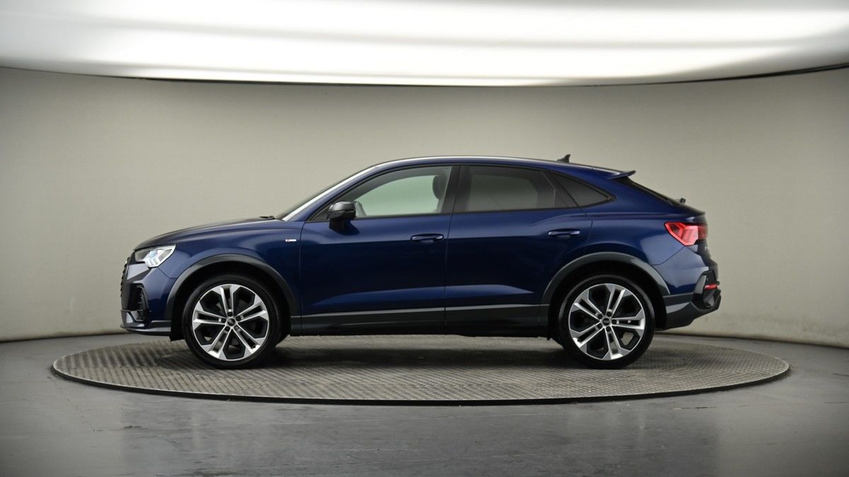 Audi Q3 Image 18