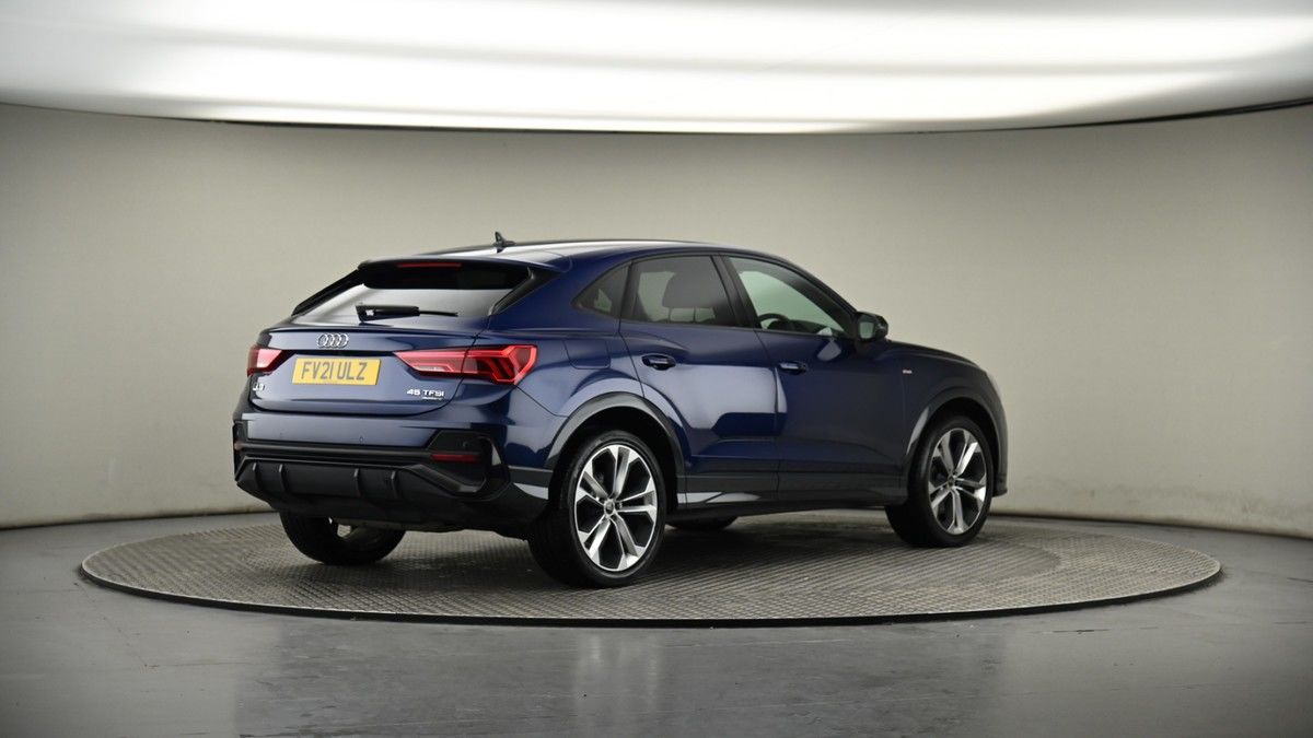 Audi Q3 Image 6