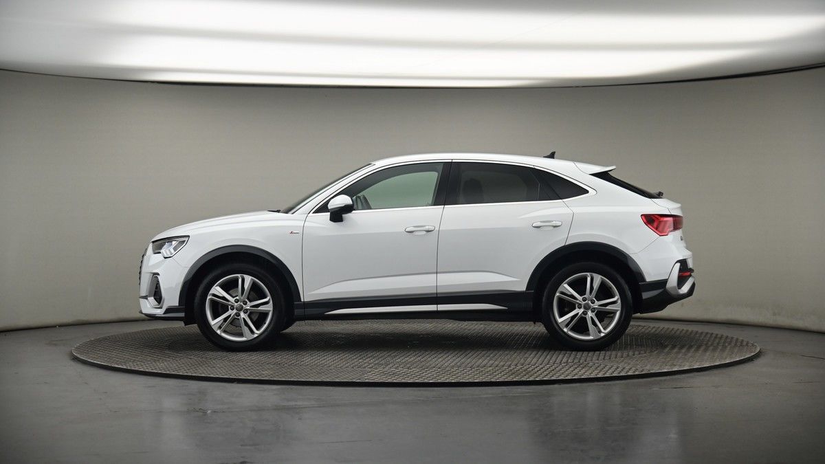 Audi Q3 Image 19