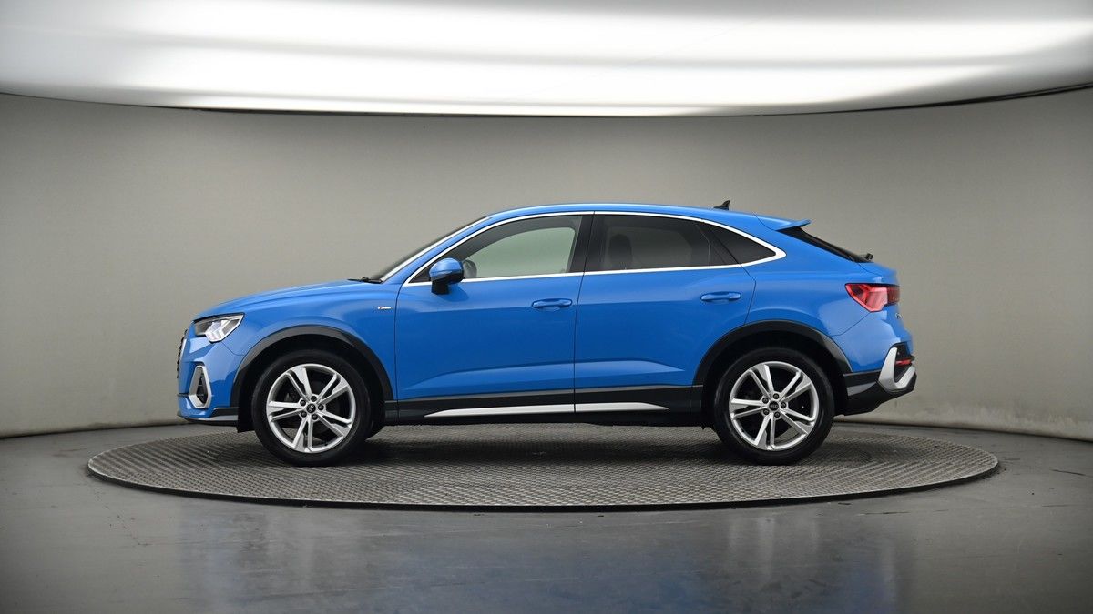 Audi Q3 Image 19