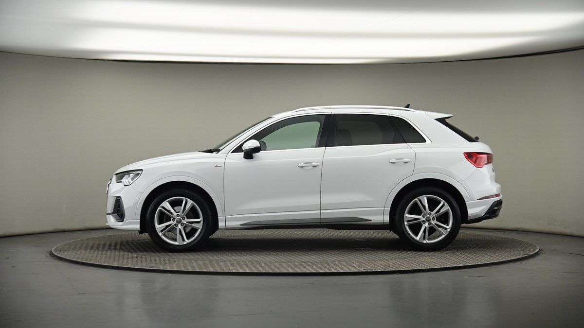 Audi Q3 Image 19