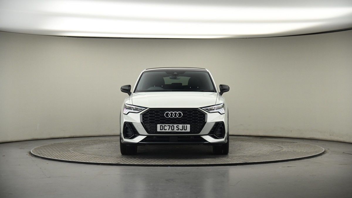 Audi Q3 Image 18