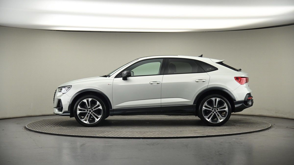 Audi Q3 Image 19