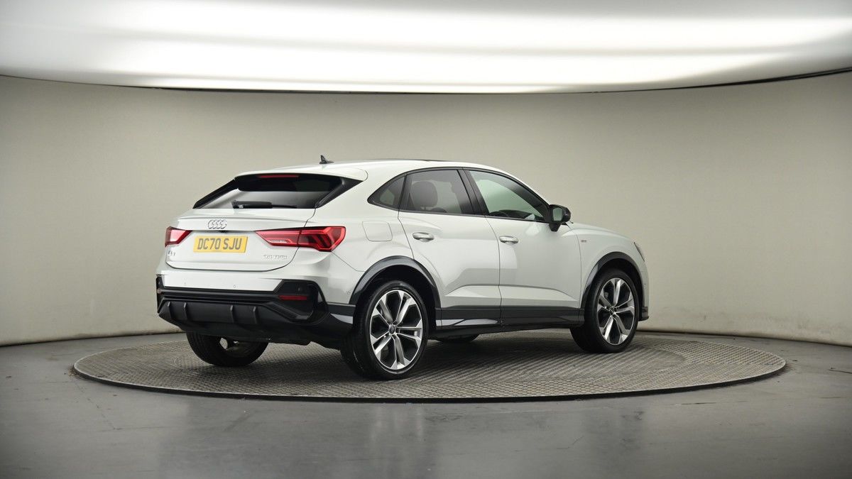 Audi Q3 Image 7