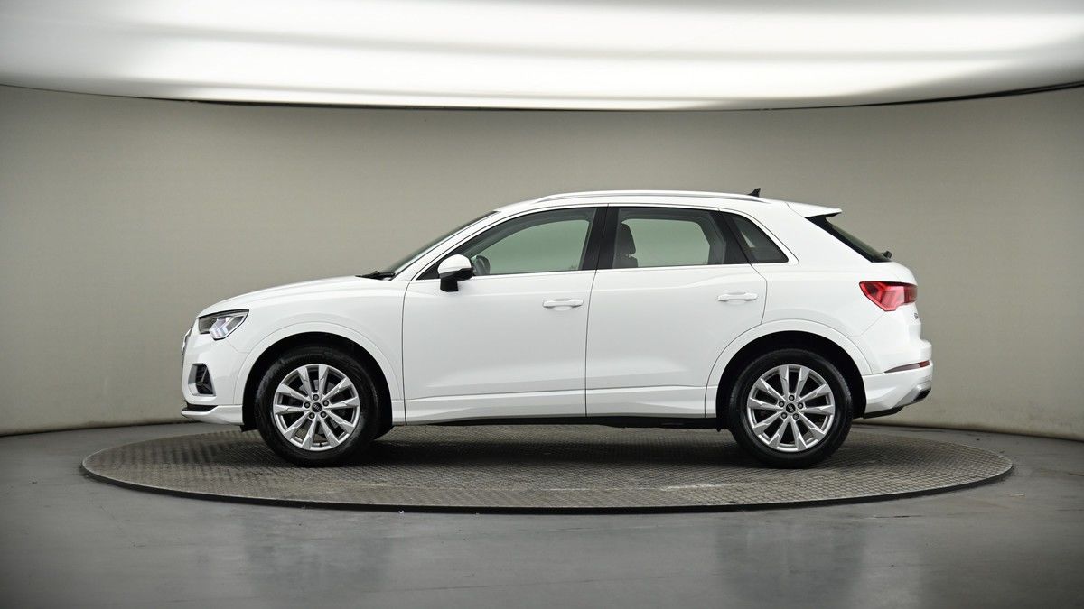 Audi Q3 Image 19