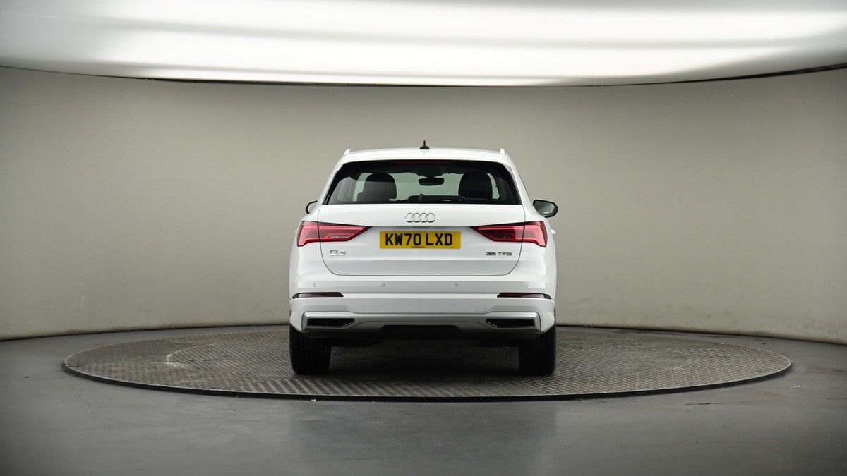 Audi Q3 Image 17