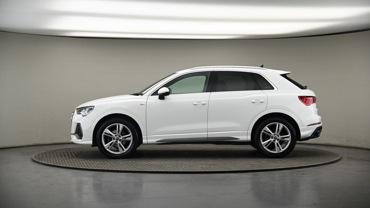 Audi Q3 Image 19