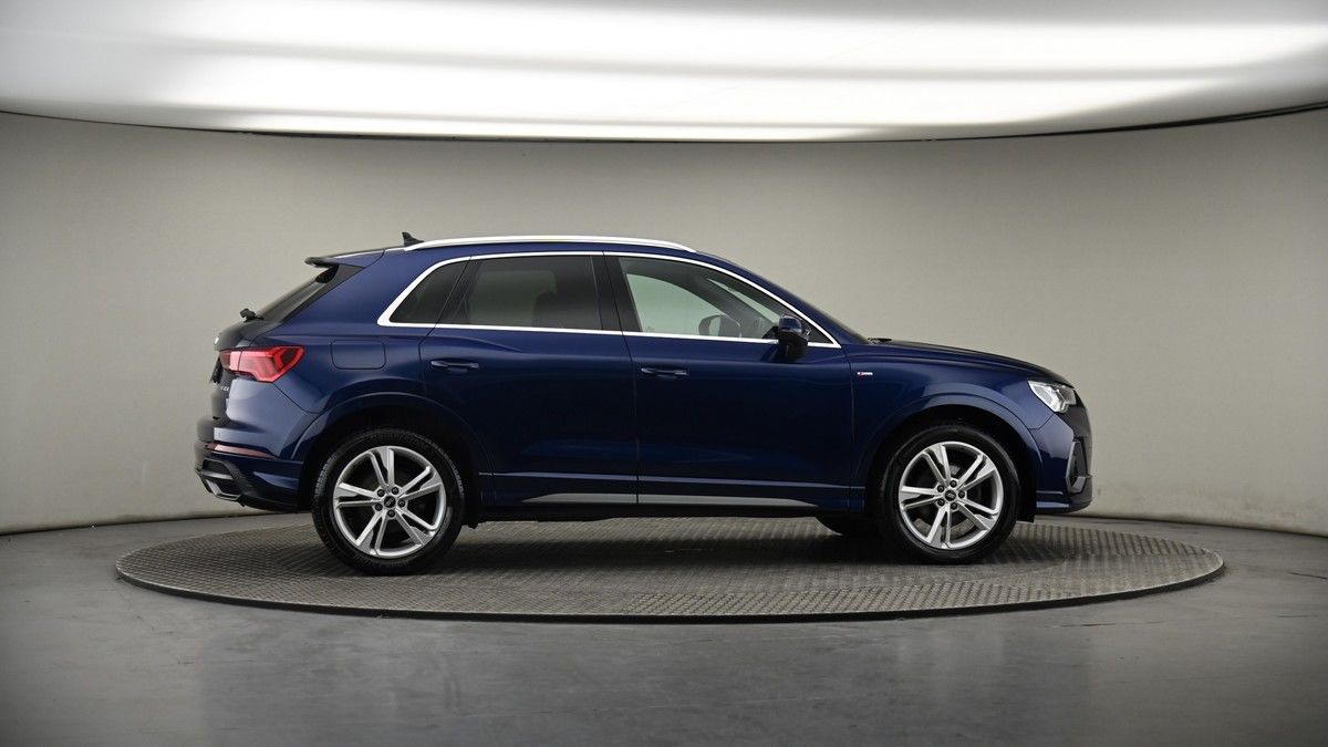 More views of Audi Q3