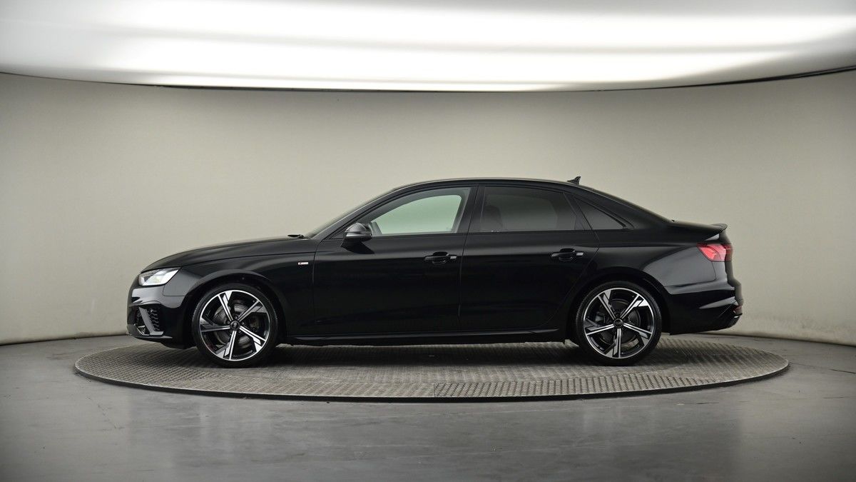 Audi A4 Image 19