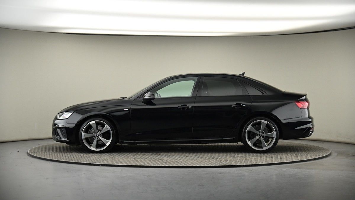 Audi A4 Image 19