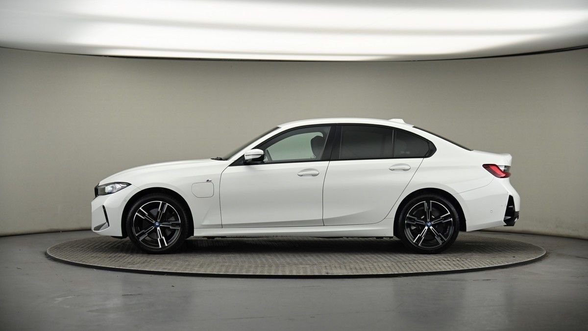 BMW 3 Series Image 18