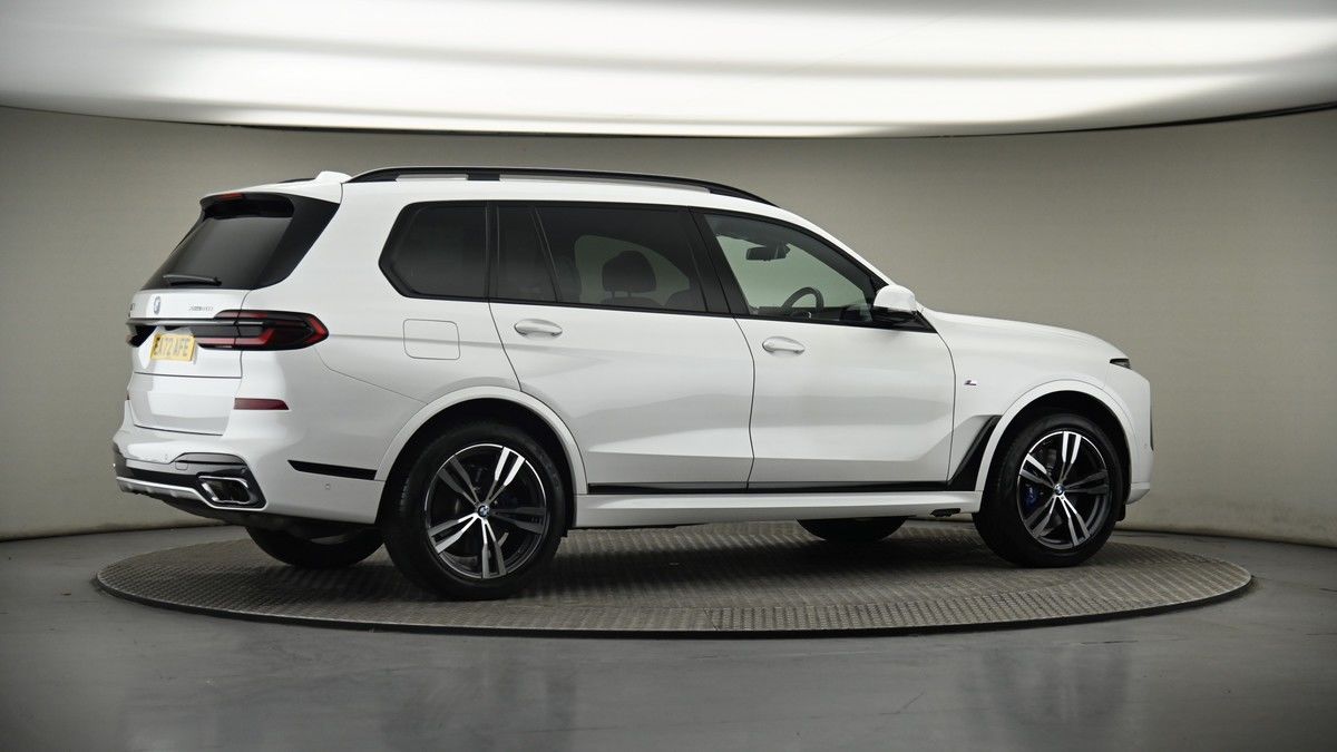 More views of BMW X7