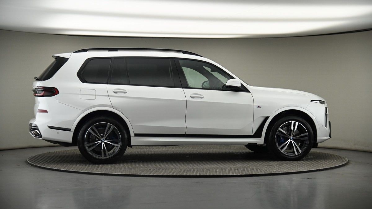 More views of BMW X7