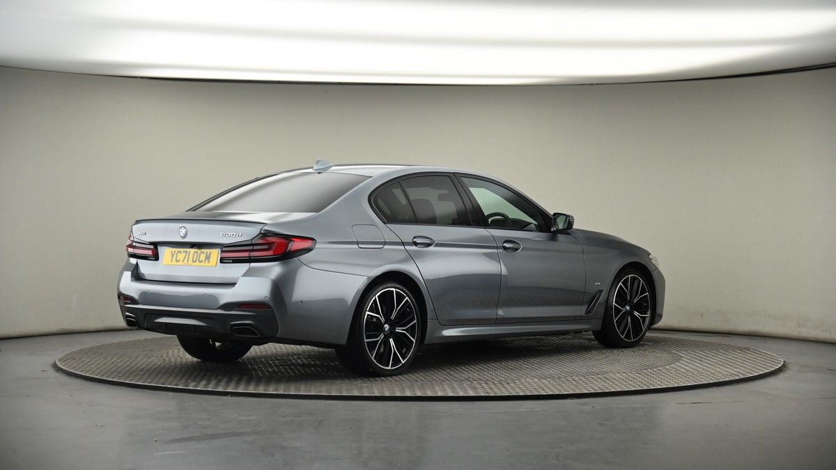 BMW 5 Series Image 6