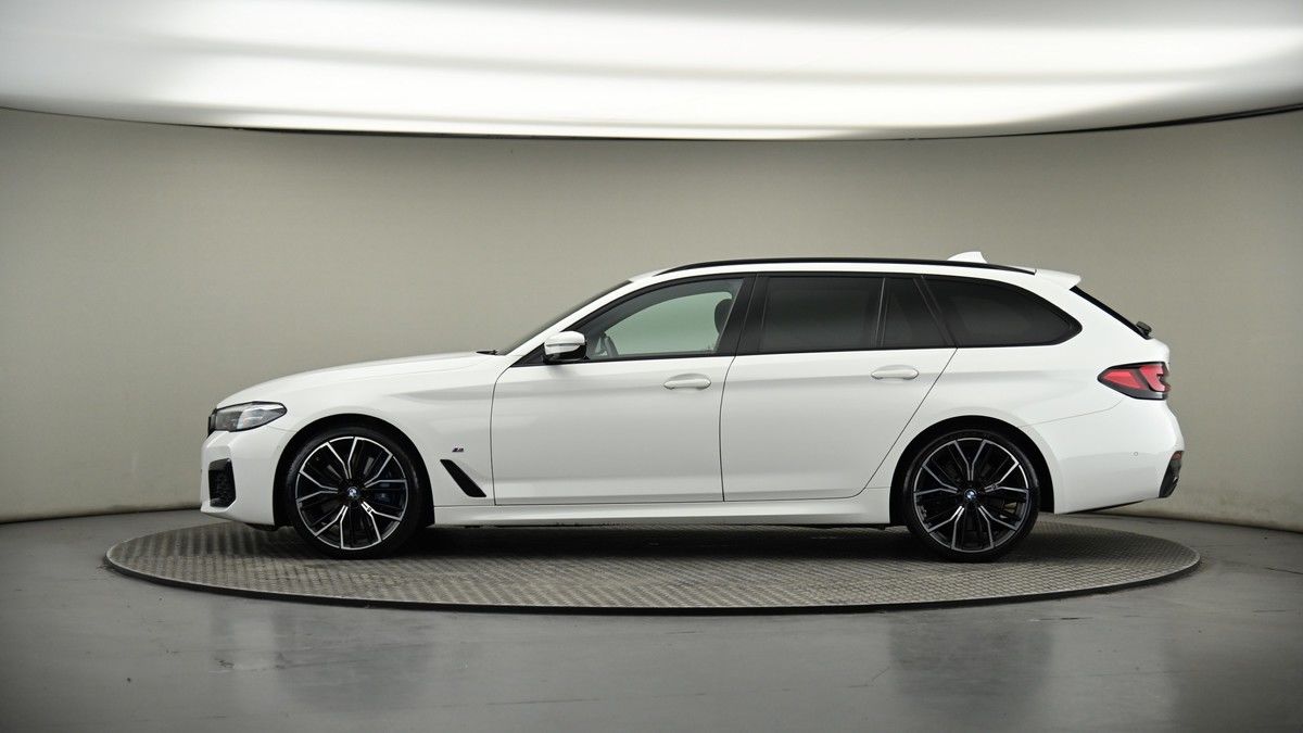 BMW 5 Series Image 18