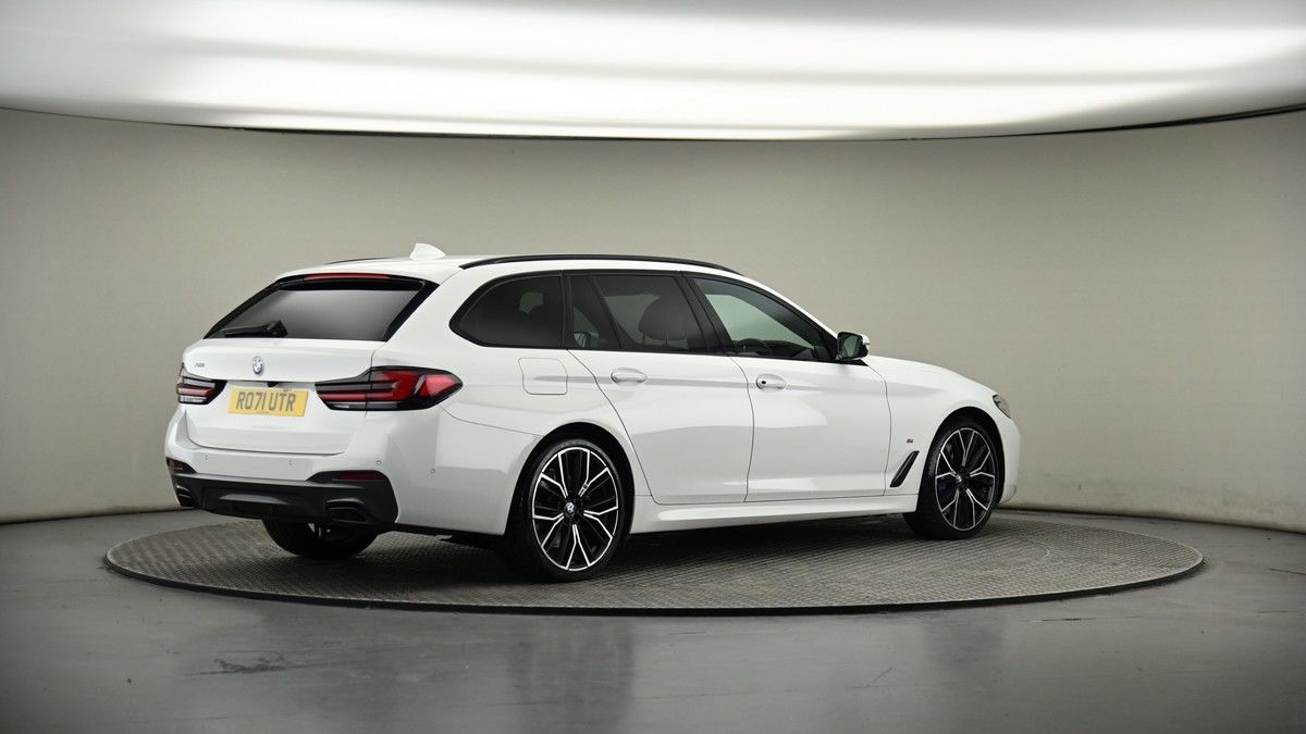 BMW 5 Series Image 6