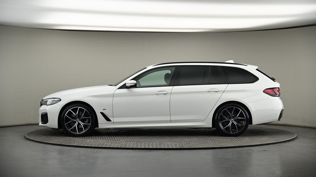 BMW 5 Series Image 18