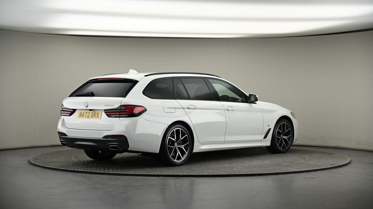 BMW 5 Series Image 6