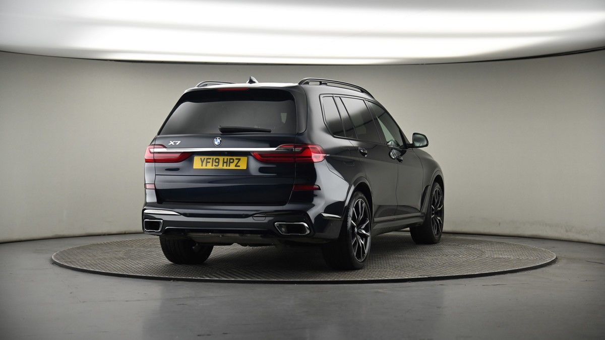 More views of BMW X7