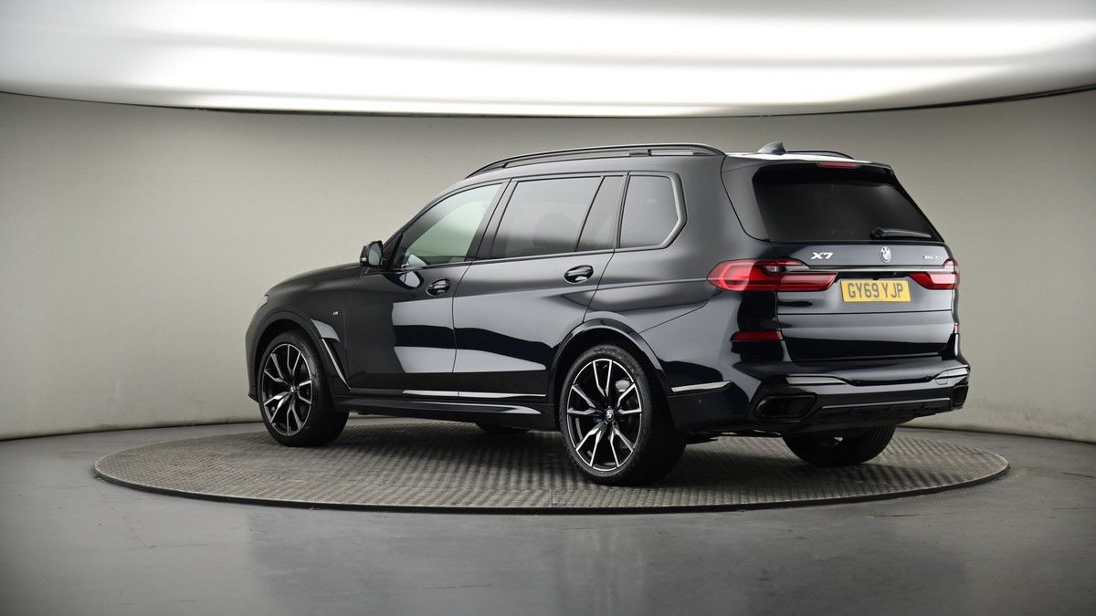 More views of BMW X7