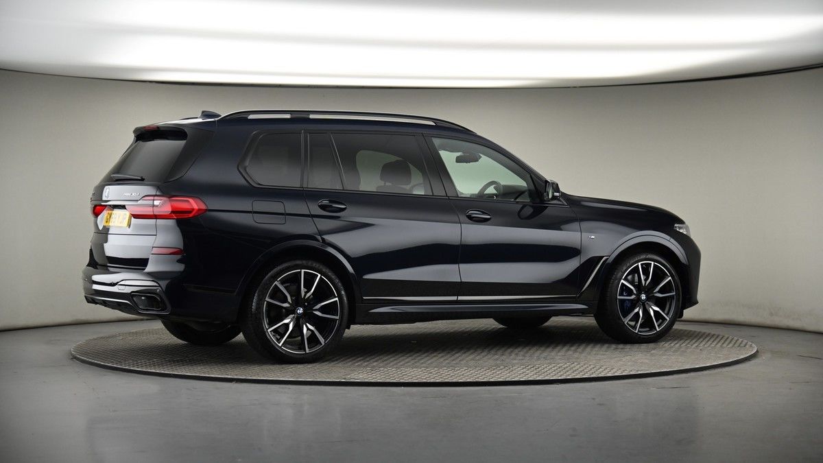 More views of BMW X7