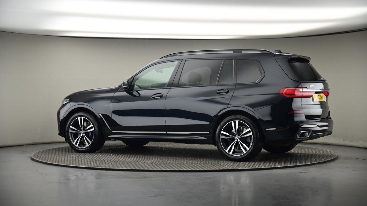 More views of BMW X7