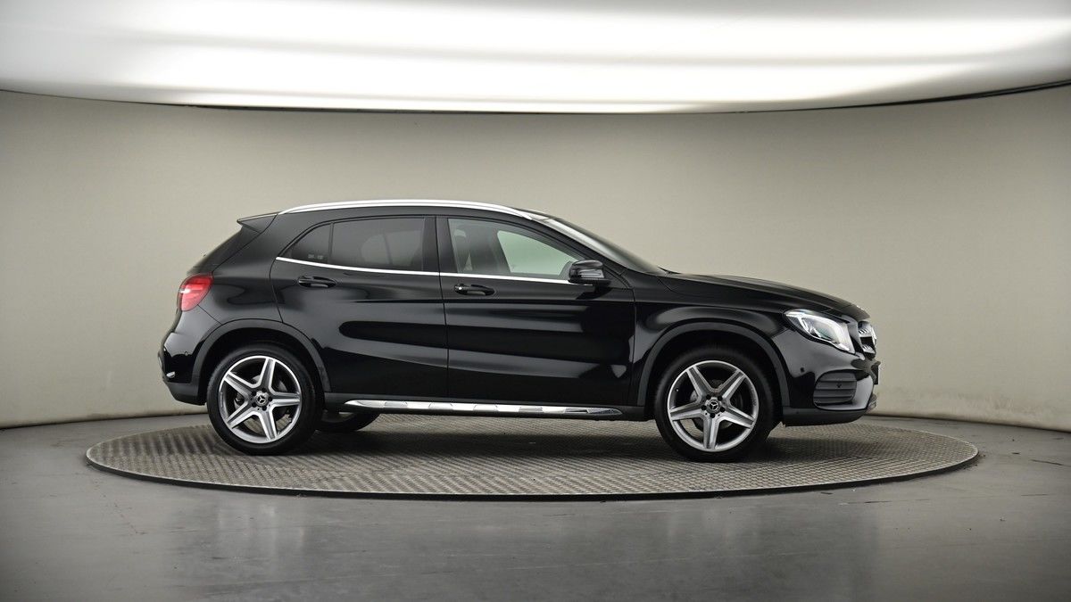 More views of Mercedes-Benz GLA