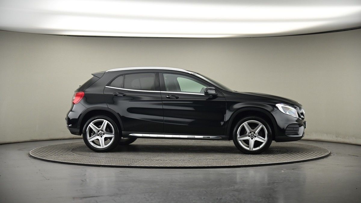 More views of Mercedes-Benz GLA