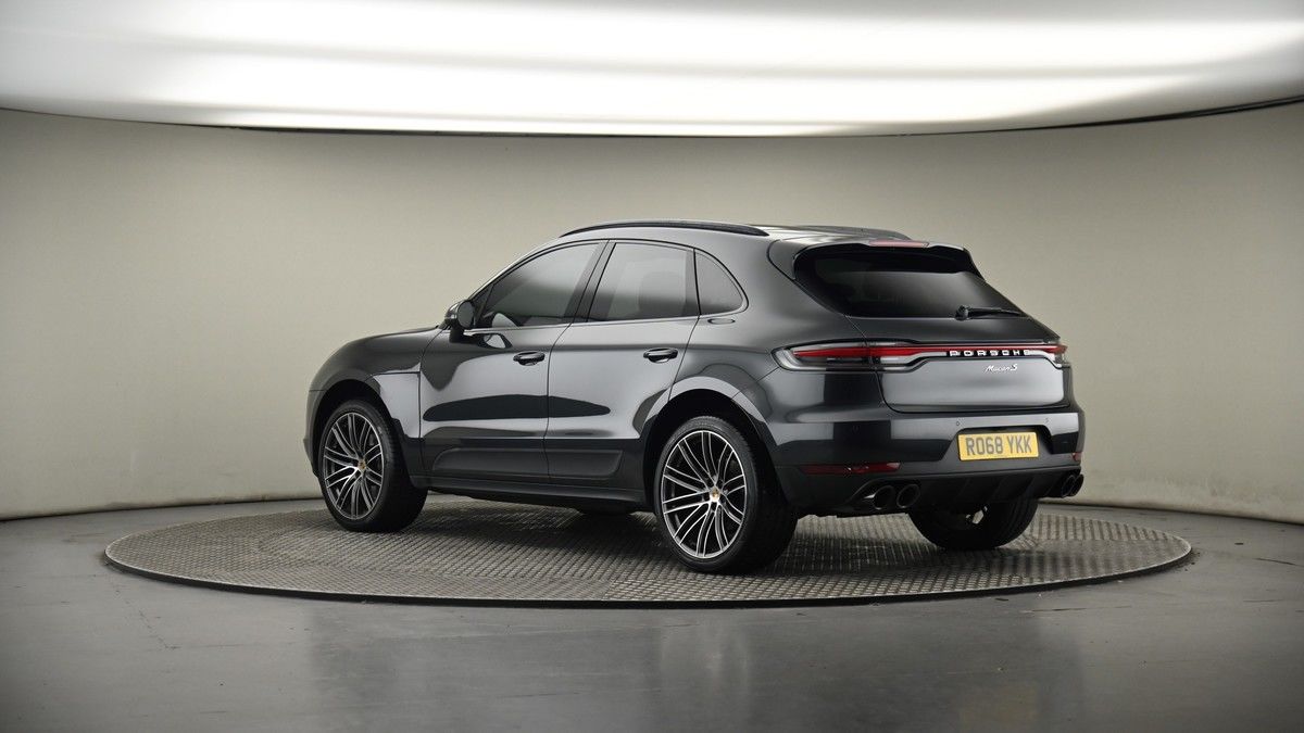 More views of Porsche Macan