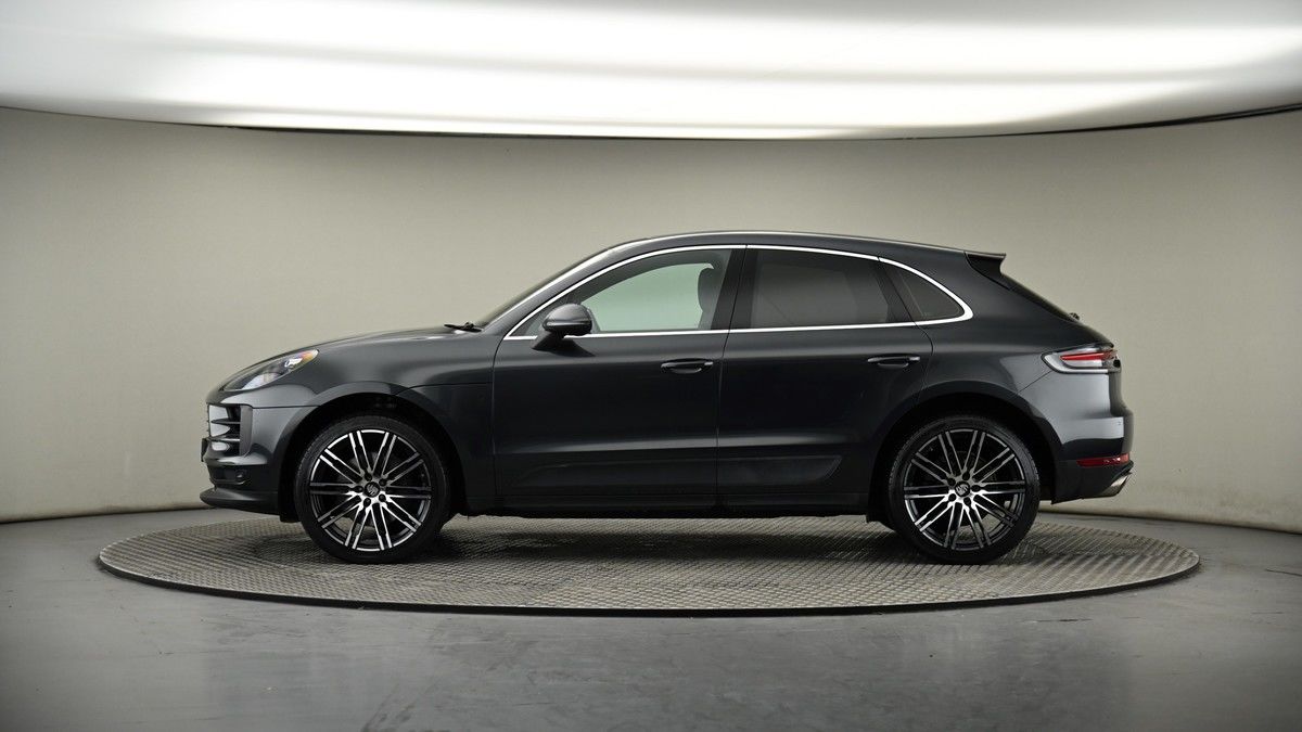 Porsche Macan Image 18